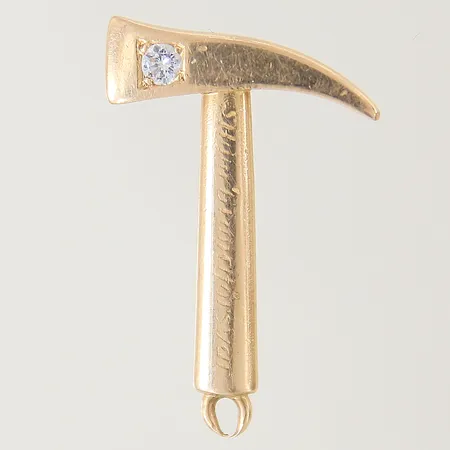 Hänge brandyxa med diamant ca 0,10ct 28x10mm defekt ögla gravyr 18K Vikt: 4,6 g