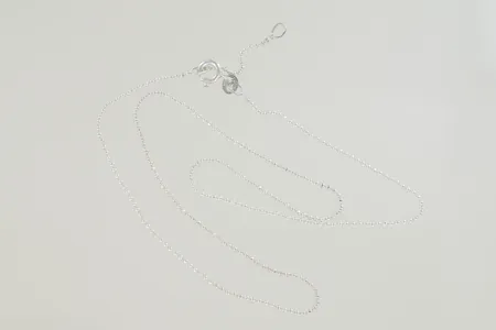 Halskedja längd 41-44 cm, silver 925/1000 Vikt: 1,9 g på auktion i Växjö hos Pantbanken Sverige