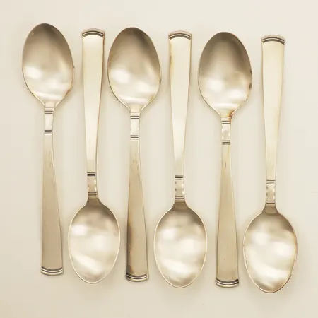 Sex förrättsskedar längd 15cm GAB från 1993 silver 830/1000 Vikt: 158,7 g på auktion i Farsta hos Pantbanken Sverige