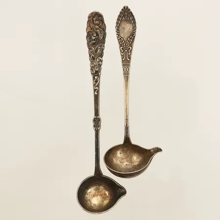 Två slevar längd 14cm och 12cm silver  Vikt: 37,5 g