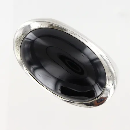 Ring Guldfynd stl:18 svart sten 13x20mm, bredd 3-15mm, silver 925/1000 Vikt: 14 g