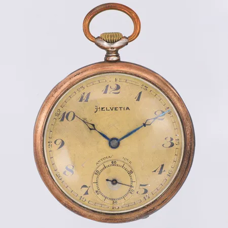 Fickur Helvetia Ø48mm, sprucket glas, innerboett i metall, 800/1000 silver Vikt: 67,7 g