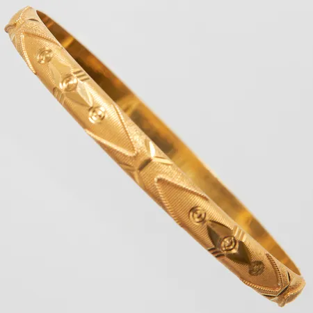 Armring med mönsterdekor Ø72mm bredd: 6mm, 22K Vikt: 14,6 g