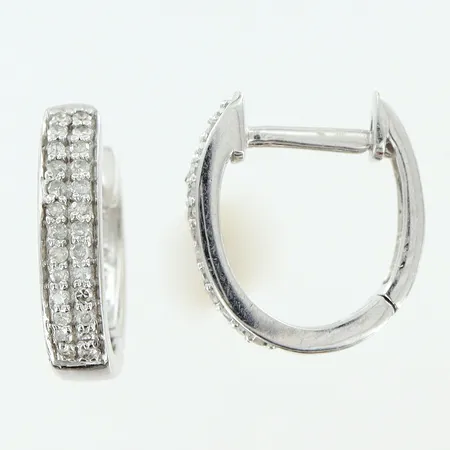 Örhängen 12x3mm diamanter 51xca0,005ct 8/8-slipade, 1 sten saknas, vitguld 18K Vikt: 2,1 g