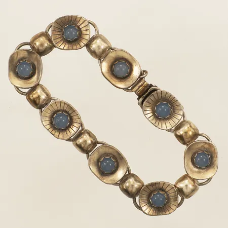 Armband med kalcedon längd 19,5cm, bredd 13mm år 1969 Alton Guldvaru Ab silver 830/1000 Vikt: 24,3 g