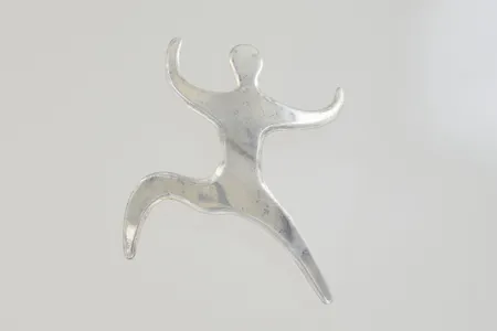 Brosch 6x4,5 cm, silver 925/1000 Vikt: 10,6 g på auktion i Växjö hos Pantbanken Sverige