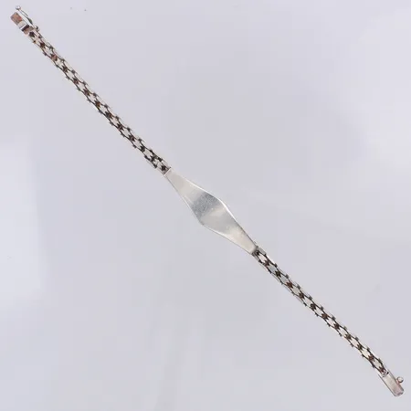 Armband platta längd 18,8cm bredd 4-11mm, 925/1000 silver Vikt: 16,8 g