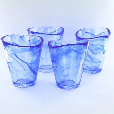 4 Tumblerglas ur serien Mine Ø9cm, höjd:7cm, blåa av Ulrika-Hydman Vallien, stämpelmärkta UHV samt etikettmärkta Kosta Boda Skickas med paket.