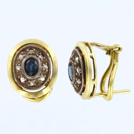 Örhängen med diamanter totalt 16 x ca 0,01ct, blåa stenar, längd 14mm, bredd 12mm, infattning i silver, 18K Vikt: 6,6 g