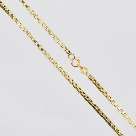 Kedja Venezia längd 62 cm, bredd 2 mm, ojämna länkar, 18K. Vikt: 9,5 g