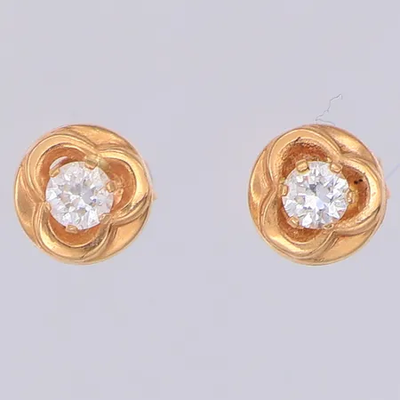 Ett par örhängen vita stenar 6mm, 18K Vikt: 0,7 g