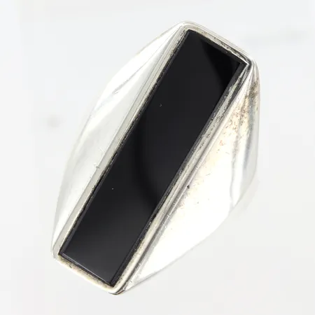 Ring Thomas Sabo stl:17¾ bredd 3-29mm, svart sten 26x7mm, silver 925/1000 Vikt: 13,6 g