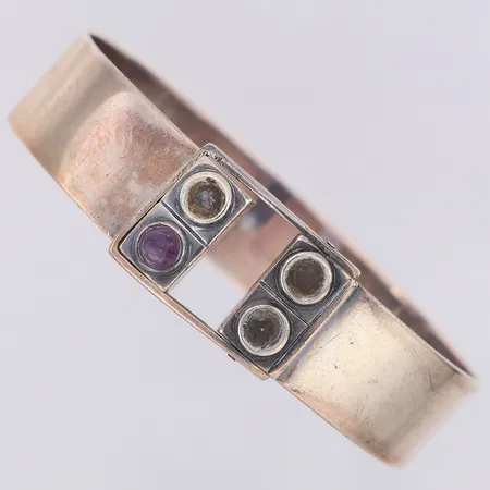 Armband stelt ametist 60 x 52mm bredd 13-16mm, saknar 3 stenar och stämplar, 830/1000 silver Vikt: 26,7 g