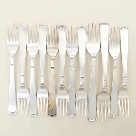 12 Dessergafflar Rosenholm GAB olika längd 13,5cm/15cm silver 830/1000 Vikt: 228,9 g på auktion i Solna hos Pantbanken Sverige