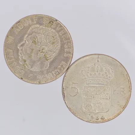 2 Mynt Gustaf VI Adolf 1954, nominellt värde 5kr, silver 400/1000 Vikt: 35,9 g