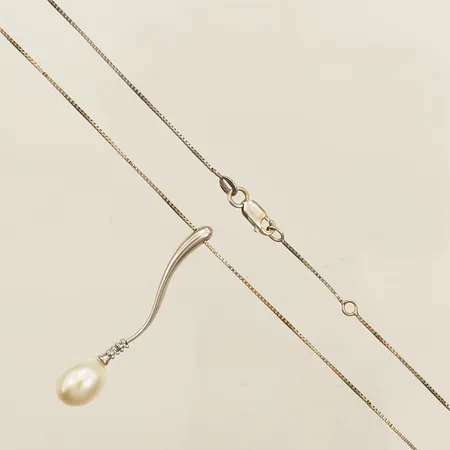 Kedja Venezia med integrerat hänge pärla längd 43,5cm, bredd 0,7mm, hängets mått:40x1,6-8mm ojämn länk vitguld, behov av omrodiering 18K Vikt: 3,9 g