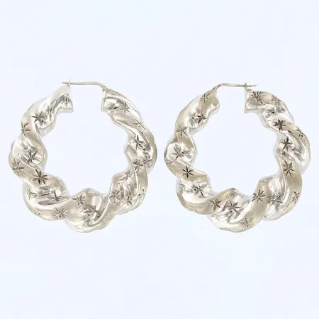 Örhängen creoler vitguld längd Ø50mm, bredd 11mm, mindre repor, 18K Vikt: 13,4 g