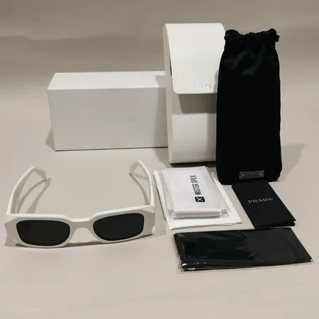 Solglasögon Prada PR 17W 4920 1425SO 1453N putsdukar etui samt box, kvitto från Mister Spex 2022