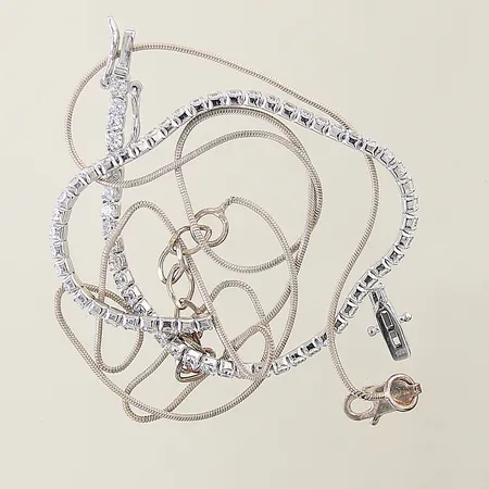 Diverse guldsmycken med stenar defekta/skeva silver 925/1000 Vikt: 7,4 g