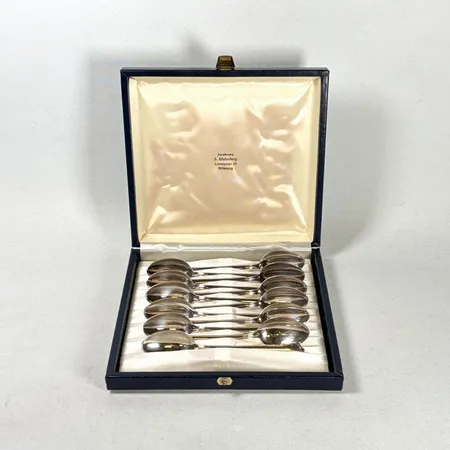 12 Kaffeskedar längd 12cm, silver 830/1000 Vikt: 141 g