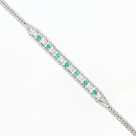 Armband med smaragder och diamanter 8xca0,02ct 8/8-slipade, längd 18,5cm, bredd 3,5-6,5mm, vitguld 18K Vikt: 18,5 g