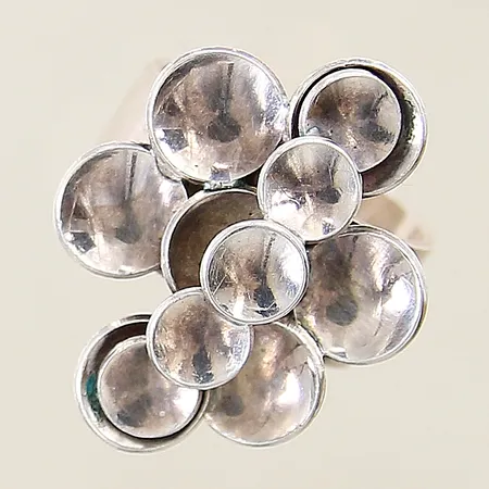 Ring Stigbert stl:17 bredd 9-28mm öppen modell silver 830/1000 Vikt: 8,1 g på auktion i Solna hos Pantbanken Sverige