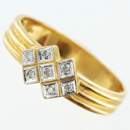 Ring stl:19½ diamanter 7xca0,005ct 8/8-slipade, bredd 3,5-7mm, 18K Vikt: 3,8 g