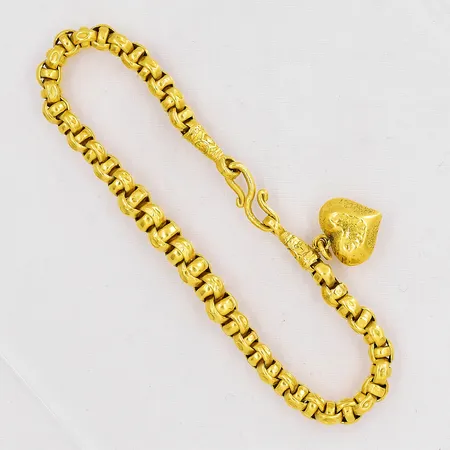 Armband längd 19cm bredd 4,5-5,5mm en berlock Thaiguld 1 Baht 23K Vikt: 15,1 g