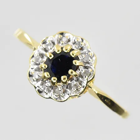 Carmoséring med diamanter ca 0,08ctv och safir stl:17, bredd 1-10 mm, gulguld/vitguld, 18K. Vikt: 2,6 g