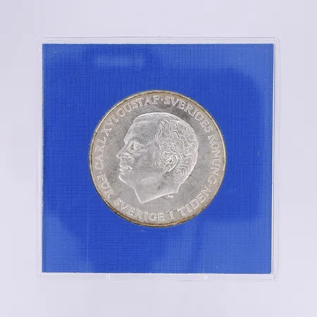Jubileumsmynt Carl XVI Gustaf ändrad successionsordning 1980, nominellt värde 200kr, Ø36m, plastetui, silver 925/1000 Vikt: 27,1 g