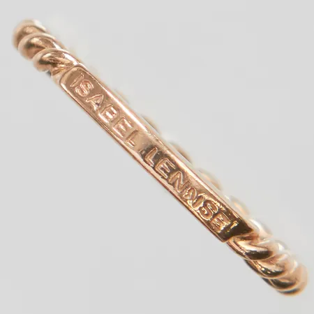 Ring vriden Isabel Lennse stl:16½, bredd 2mm, 14K Vikt: 1,6g Vikt: 1,6 g på auktion i City hos Pantbanken Sverige