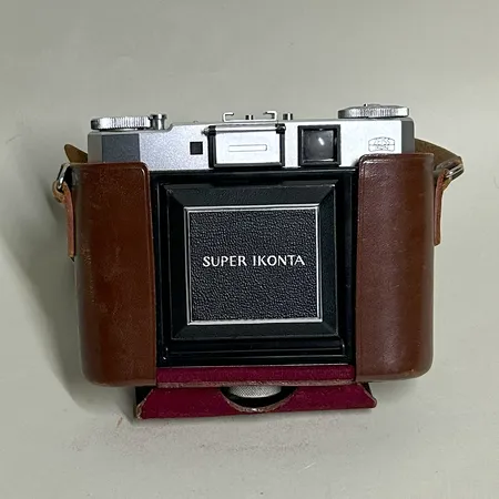Kamera Zeiss Ikon super ikonta ljusmätare bälg, i läderfodral, ej funktionstestad Skickas med postpaket.