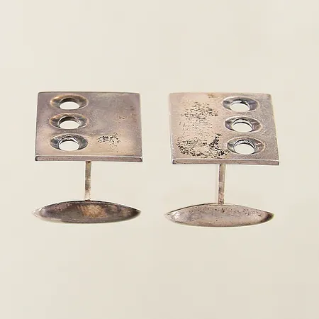 Ett par manschettknappar 8x8mm svensk importstämpel Finland, bruksslitage, silver 830/1000 Vikt: 13,1 g
