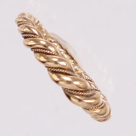Ring med mönsterdekor stl:18½ 18K Vikt: 5,7 g