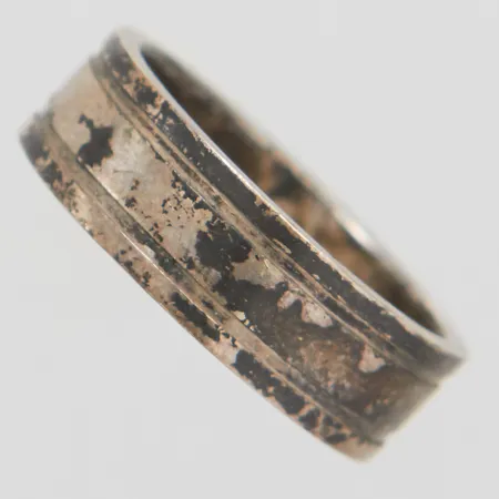 Ring stl:15½ bredd: 5,7mm, svenska stämplar, 1972, personlig gravyr, silver 925/1000 Vikt: 3,5 g