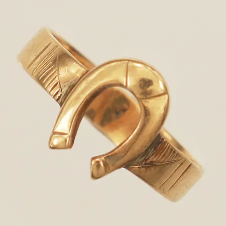 Ring med hästsko stl:17¼ bredd 10,5mm ostämplad 14K  Vikt: 2,2 g