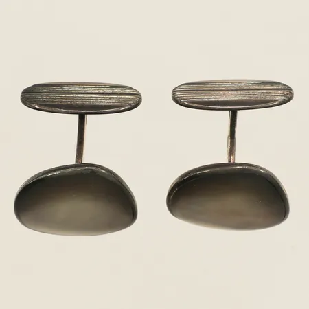 Ett par manschettknappar med pärlemor Øca18mm silver 835/1000 Vikt: 10 g