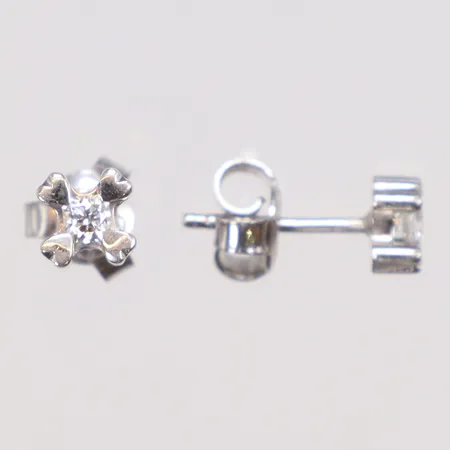 Ett par Örhängen i vitguld med kuddslipade diamanter 2xca0,06ct 5x5mm 18K Vikt: 1,7 g