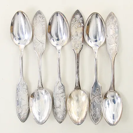 6 Kaffeskedar Tornedal 12cm gravyr silver 830/1000 Vikt: 84,3 g på auktion i Solna hos Pantbanken Sverige