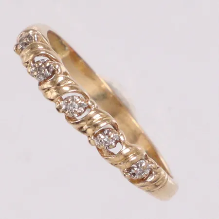 Ring med diamanter ca 5x0,005ct stl:18 ostämplad 18K Vikt: 1,7 g