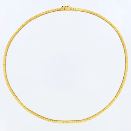 Collier halvstel längd: 45cm, bredd; 4mm, skev, 18K Vikt: 28,2 g