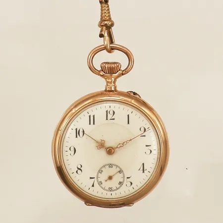 Fickur guld manuell Ø34mm inneboett och kedja i metall repig gravyr 14K bruttovikt 28,8g Vikt: 0 g