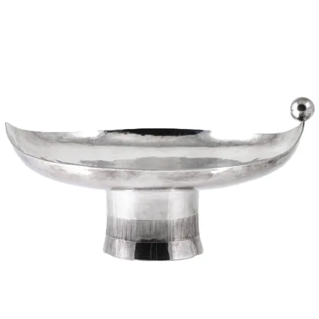 Fat på fot bredd 134,5mm höjd 67mm, stämplad Q9 (1966), HAÖ (P Aug Öhmans Eftr, Lycksele), S, kattfot, signerad MÖ, silver 139,3g.