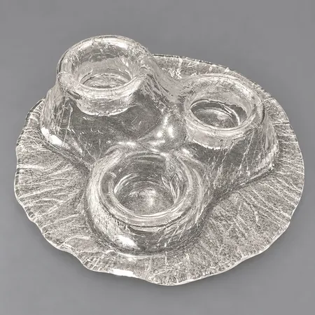 Ljuslykta Vulkan, Pertti Kallioinen, Meri Lasi, Finland, längd ca 26cm höjd ca 6,5cm, för 3 värmeljus, etikettmärkt, brukslitage, glas Skickas med paket.