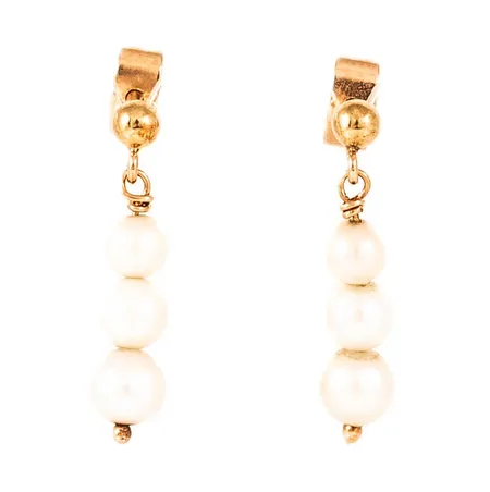 Hängande örhängen med odlade vita pärlor bredd 3-4,8mm längd 20,5mm, 18K 1,7g.