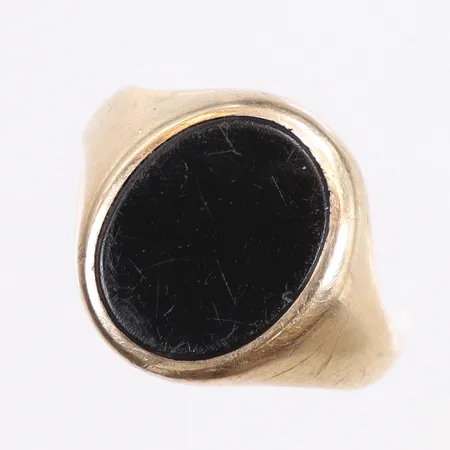 Klackring med svart sten stl:19 bredd 2-18mm, skev, Engelska stämplar London 9K Vikt: 5 g
