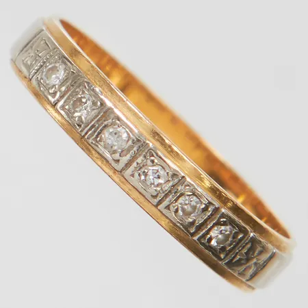 Ring med diamanter 6 x ca.0,01ct, 8/8-slipade, stl:17, bredd: 3,6mm, svenska stämplar, tvåfärgad, 18K Vikt: 2,6 g