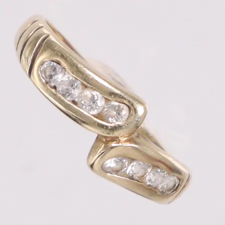 Ring med vita stenar stl:17¼ 18K Vikt: 2,3 g