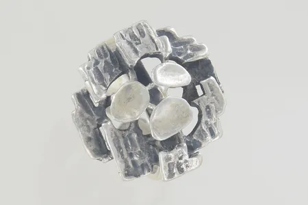 Ring öppen modell bredd 21 mm, silver 925/1000 Vikt: 5,4 g på auktion i Växjö hos Pantbanken Sverige