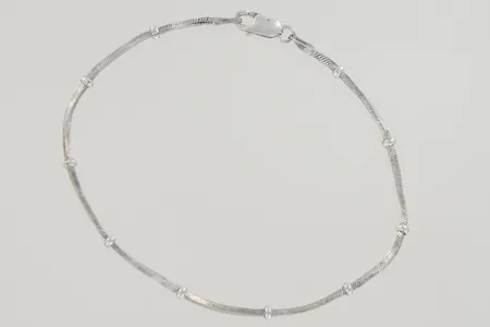 Armband längd 18,5 cm, silver 925/1000 Vikt: 2,9 g på auktion i Växjö hos Pantbanken Sverige